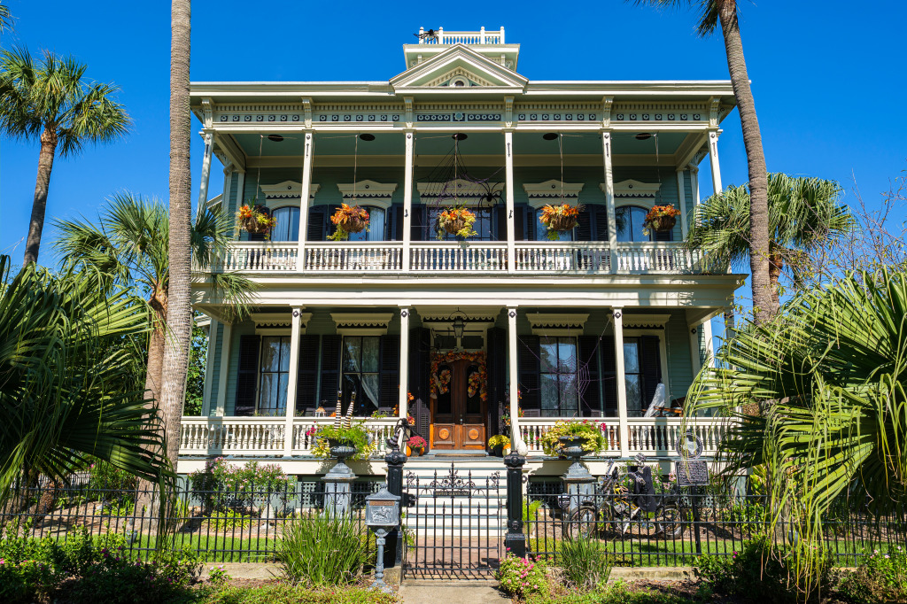 Silk Stocking Historic District, Galveston TX jigsaw puzzle in Paysages urbains puzzles on TheJigsawPuzzles.com