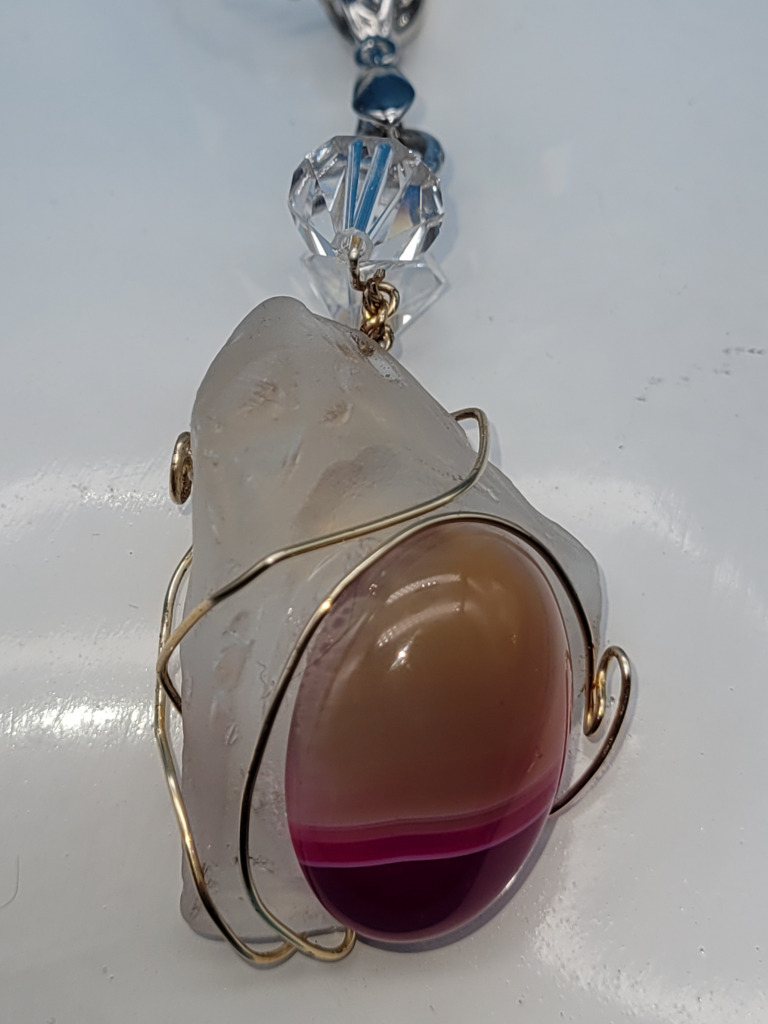 Red Cabochon On White jigsaw puzzle in Carol Stone puzzles on TheJigsawPuzzles.com