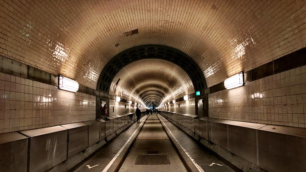 Alter Elbtunnel jigsaw puzzle in Britta Schwandt puzzles on TheJigsawPuzzles.com