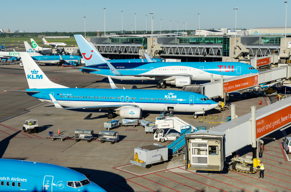 Amsterdam Airport Schiphol, Netherlands jigsaw puzzle in Aviation puzzles on TheJigsawPuzzles.com