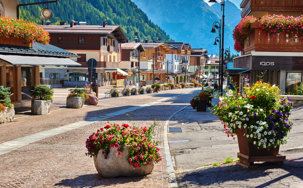 Main Square in Madonna di Campiglio, Italy jigsaw puzzle in Street View puzzles on TheJigsawPuzzles.com