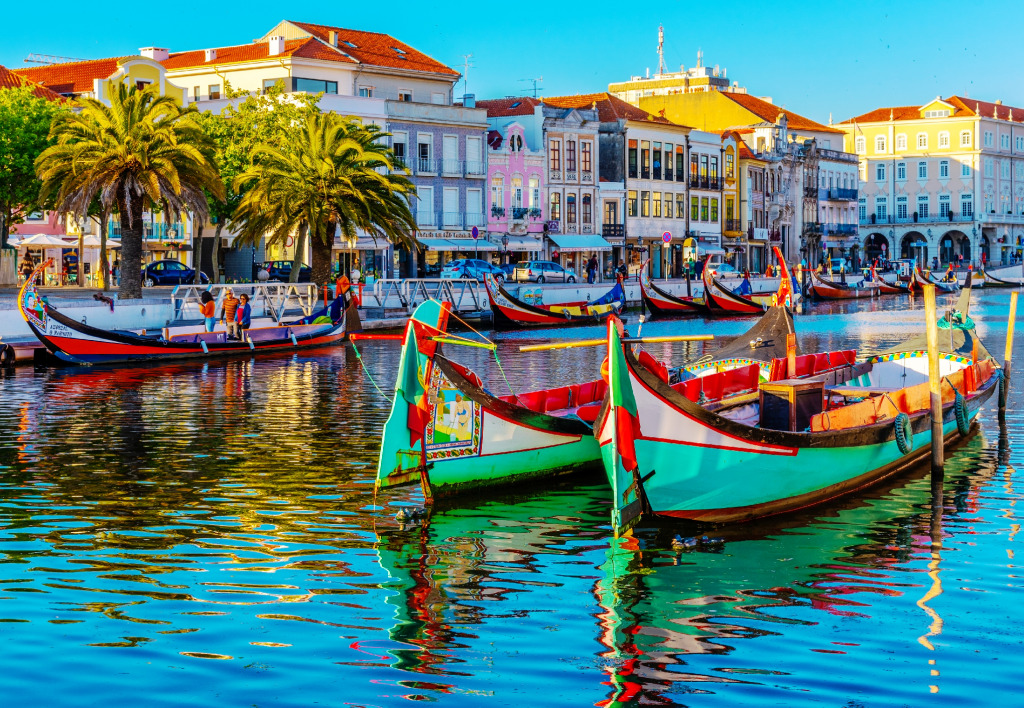 Moliceiro Boats, Aveiro, Portugal jigsaw puzzle in Paysages urbains puzzles on TheJigsawPuzzles.com