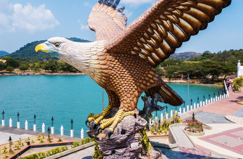Eagle Square à Langkawi, Malaisie jigsaw puzzle in Animaux puzzles on TheJigsawPuzzles.com