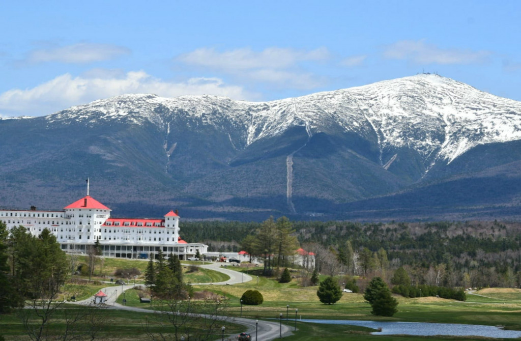 Mount Washington with Hotel in foreground jigsaw puzzle in Ralph Steele puzzles on TheJigsawPuzzles.com