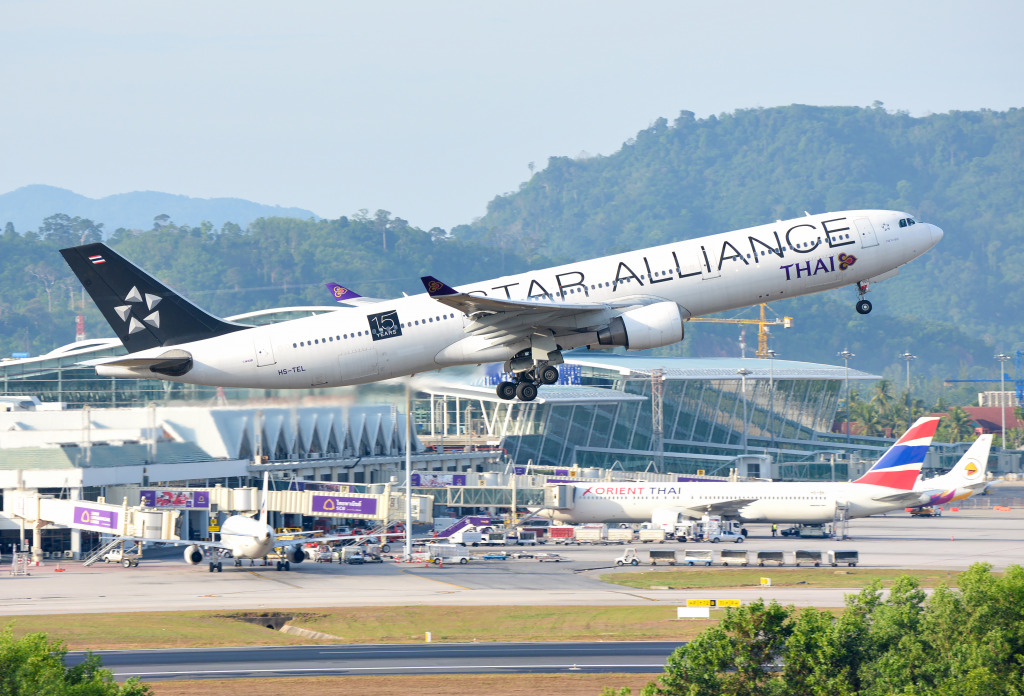 Thai Airway Star Alliance Airbus, Phuket jigsaw puzzle in Aviation puzzles on TheJigsawPuzzles.com