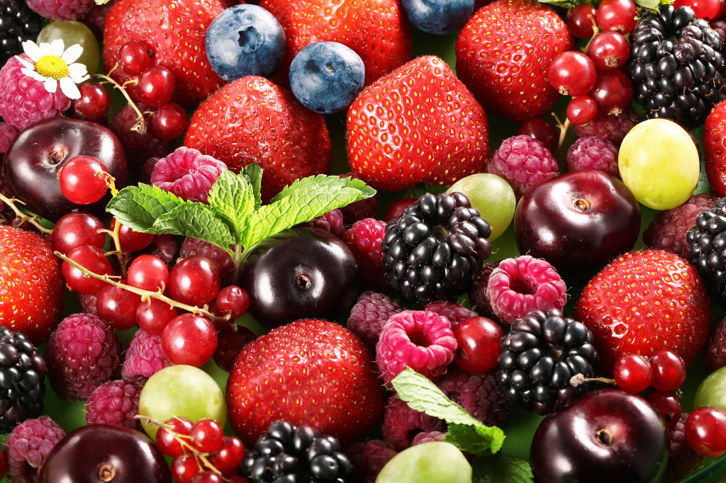 A Huge Platter with Berries jigsaw puzzle in Fruits & Veggies puzzles on TheJigsawPuzzles.com