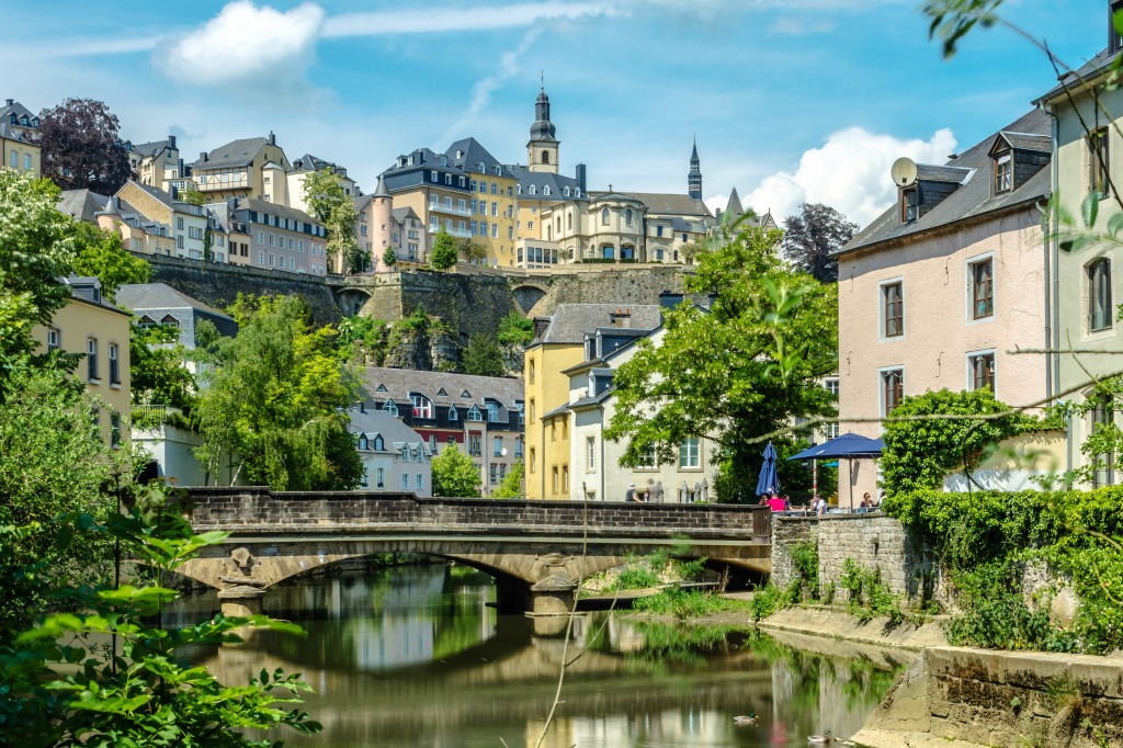 A parte histórica da cidade de Luxemburgo jigsaw puzzle in Pontes puzzles on TheJigsawPuzzles.com