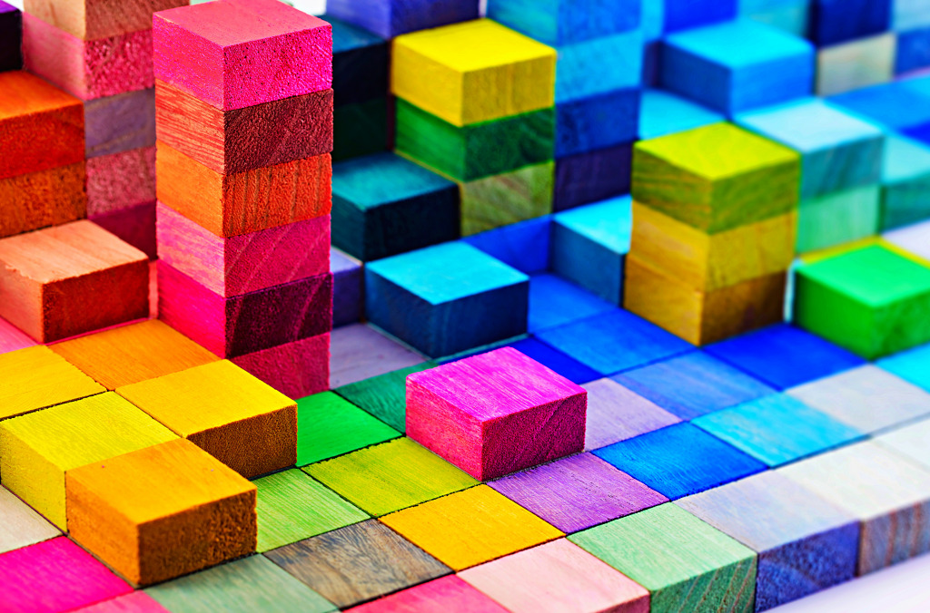 Blocs de bois multicolores empilés jigsaw puzzle in Macrophotographie puzzles on TheJigsawPuzzles.com