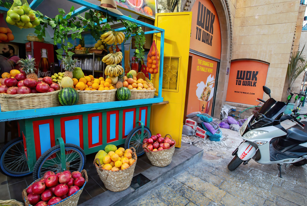 Stand de fruits dans la vieille ville de Tel Aviv jigsaw puzzle in Fruits & Légumes puzzles on TheJigsawPuzzles.com