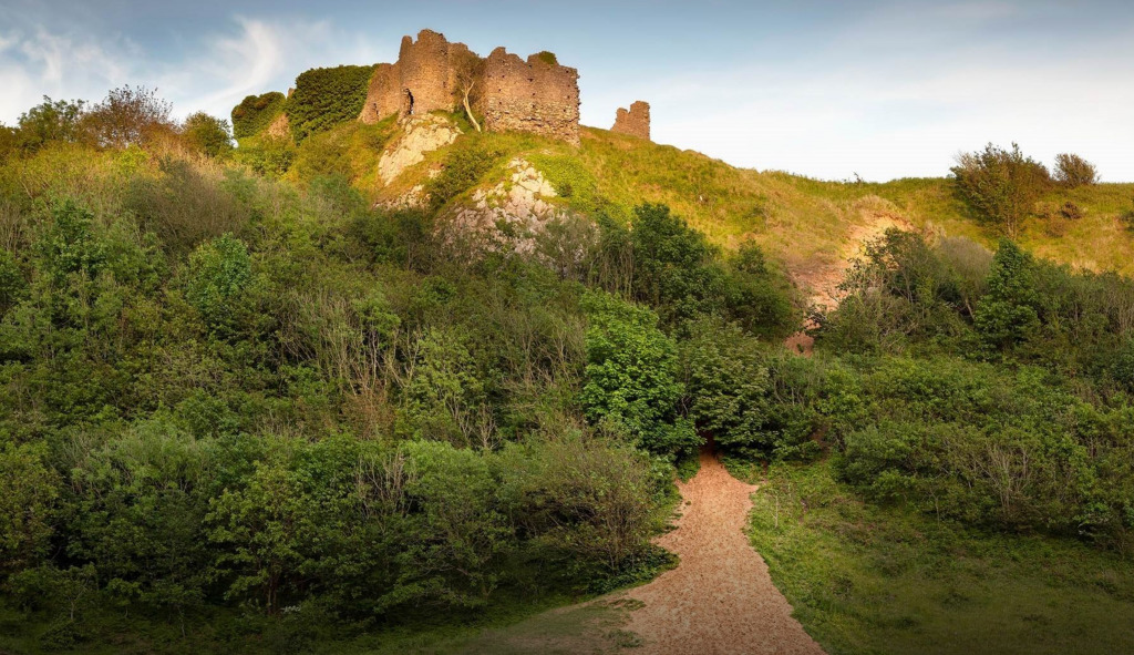 Pennard Castle Ruins jigsaw puzzle in Marvin Mullin puzzles on TheJigsawPuzzles.com