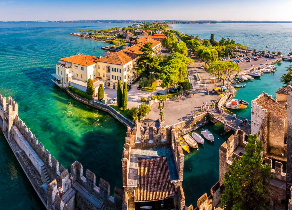 The Tower, Sirmione, Italy jigsaw puzzle in Castles puzzles on TheJigsawPuzzles.com