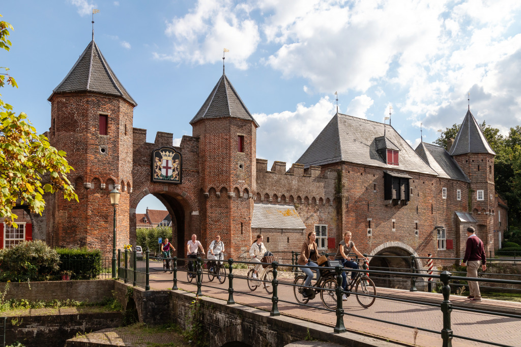 Koppelpoort, Amersfoort, Pays-Bas jigsaw puzzle in Châteaux puzzles on TheJigsawPuzzles.com