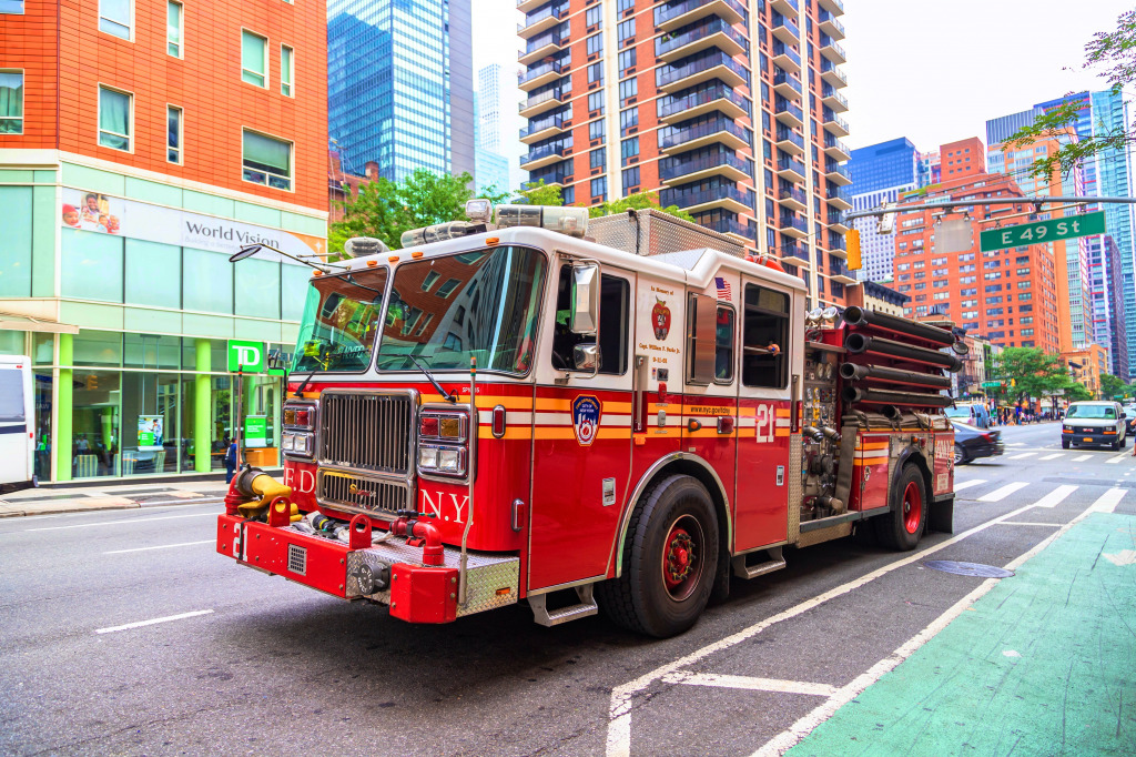 Camion de pompiers à Manhattan, New York, États-Unis jigsaw puzzle in Voitures et Motos puzzles on TheJigsawPuzzles.com