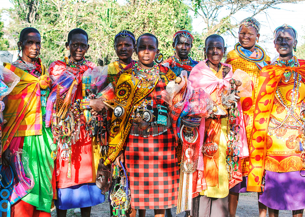 Massai-Frauen mit Souvenirs, Kenia jigsaw puzzle in Menschen puzzles on TheJigsawPuzzles.com