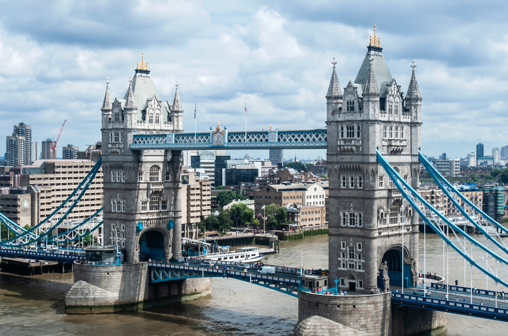 Panoramablick auf die Tower Bridge, London, Großbritannien jigsaw puzzle in Brücken puzzles on TheJigsawPuzzles.com