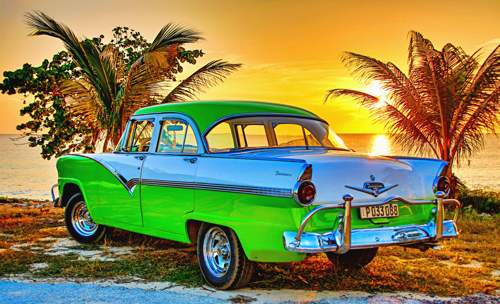 Ford Fairlane on the Beach, Cuba jigsaw puzzle in Cars & Bikes puzzles on TheJigsawPuzzles.com