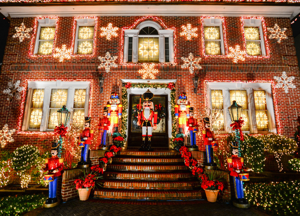 Christmas House Decoration in Dyker Heights jigsaw puzzle in Street View puzzles on TheJigsawPuzzles.com