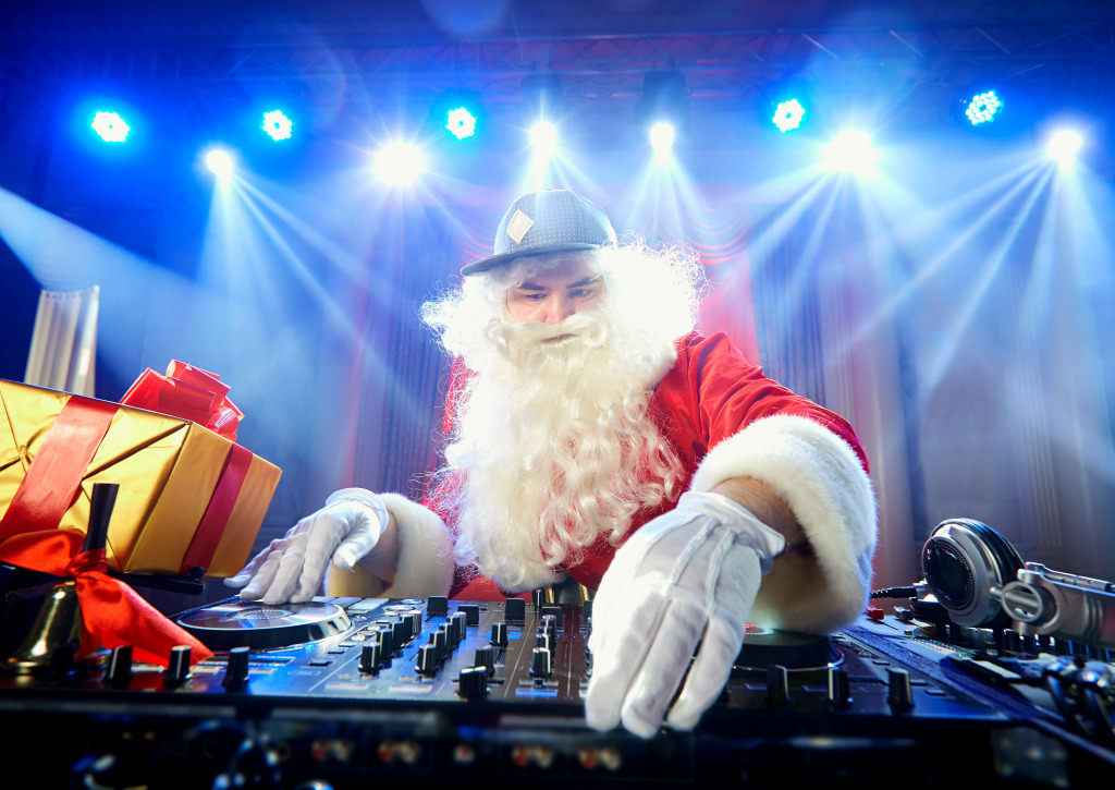 Новогодний диджей. Дед Мороз DJ. DJ новый год.