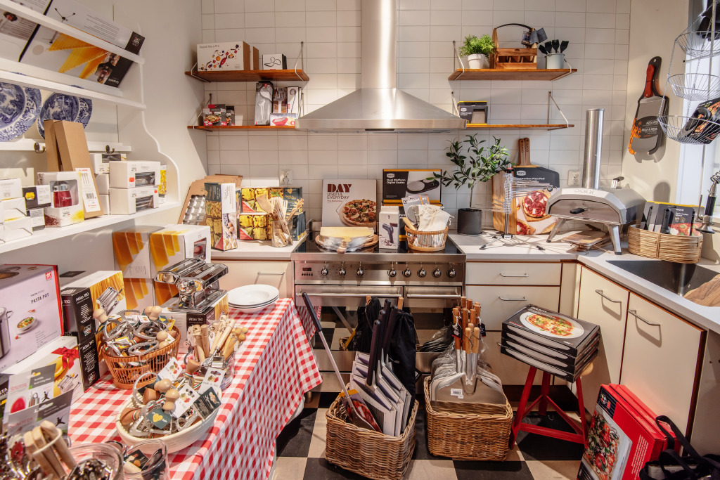 Kitchenware Store in Gothenburg, Sweden jigsaw puzzle in Food & Bakery puzzles on TheJigsawPuzzles.com