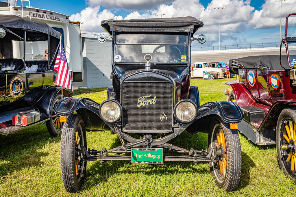 1925 Ford Model T touring, Дейтона-Бич, Флорида jigsaw puzzle in Автомобили и Мотоциклы puzzles on TheJigsawPuzzles.com