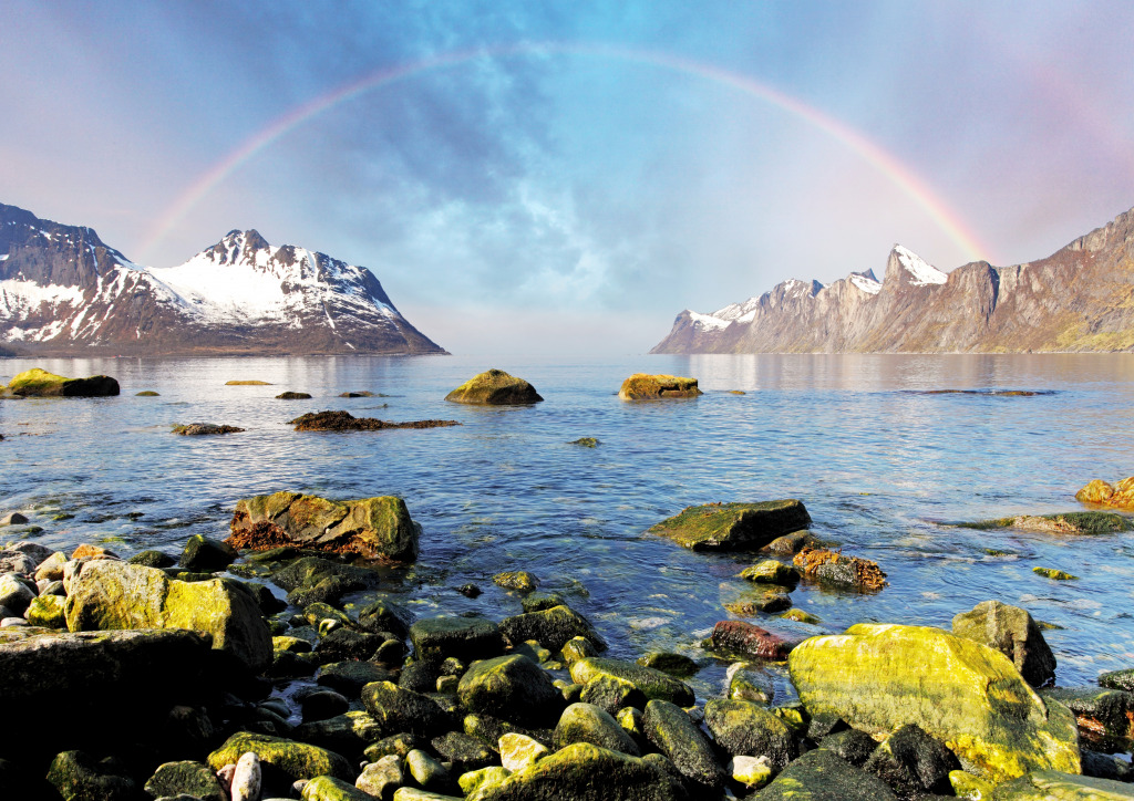 Fiorde da Noruega com arco-íris sobre o mar jigsaw puzzle in Lugares Maravilhosos puzzles on TheJigsawPuzzles.com