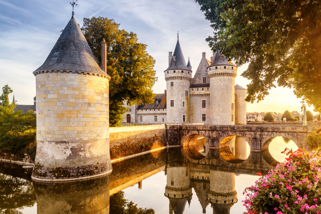 Castelo de Sully-sur-Loire ao pôr do sol jigsaw puzzle in Castelos puzzles on TheJigsawPuzzles.com
