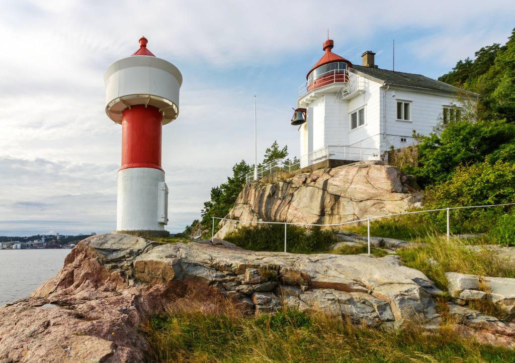 Odderoya Lighthouse, Kristiansand, Norway jigsaw puzzle in Great Sightings puzzles on TheJigsawPuzzles.com