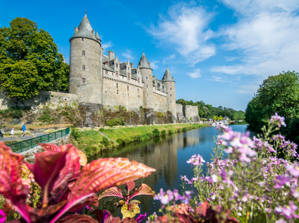 Josselin in Morbihan, Brittany jigsaw puzzle in Castles puzzles on TheJigsawPuzzles.com