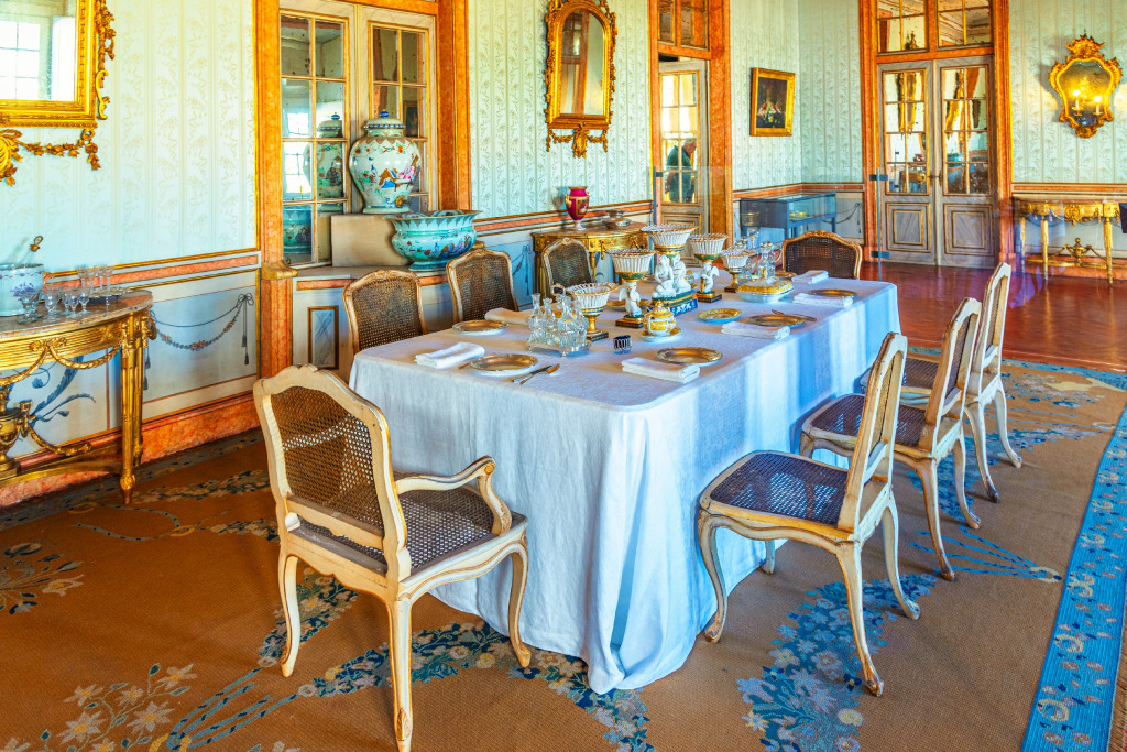 Dining room in the Queluz Palace, Lisbon jigsaw puzzle in Castles puzzles on TheJigsawPuzzles.com
