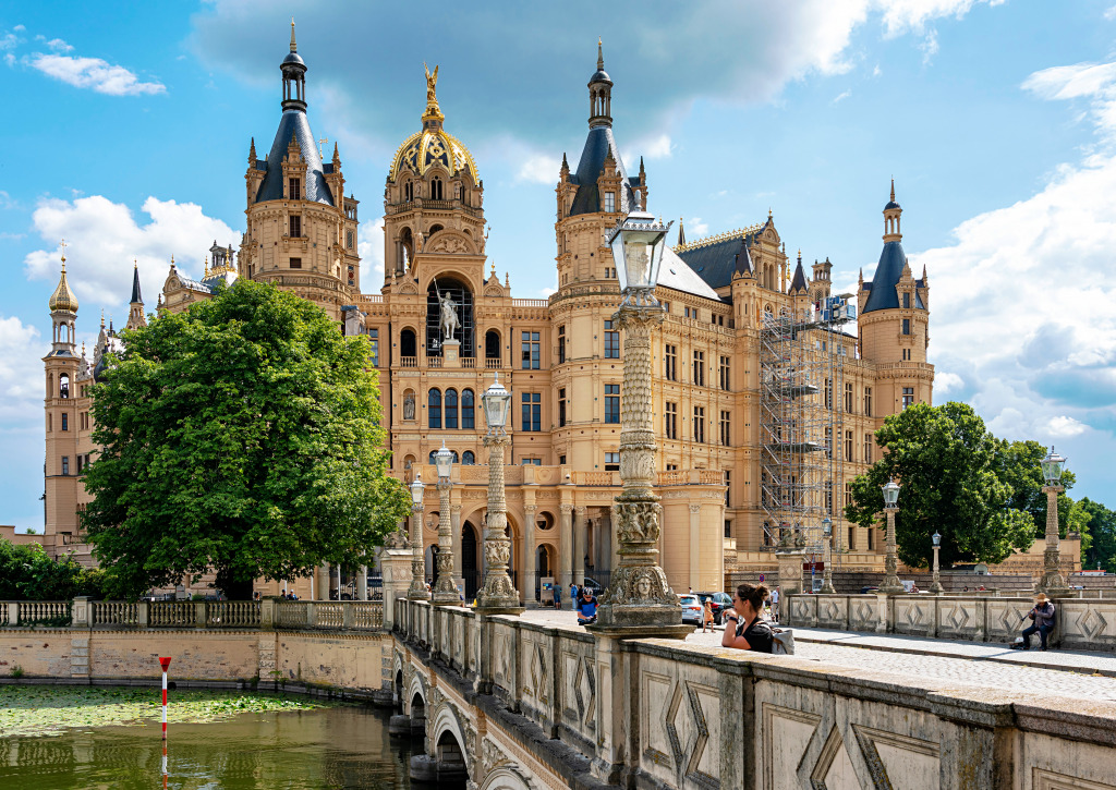 The Schwerin Castle and Park jigsaw puzzle in Castles puzzles on TheJigsawPuzzles.com