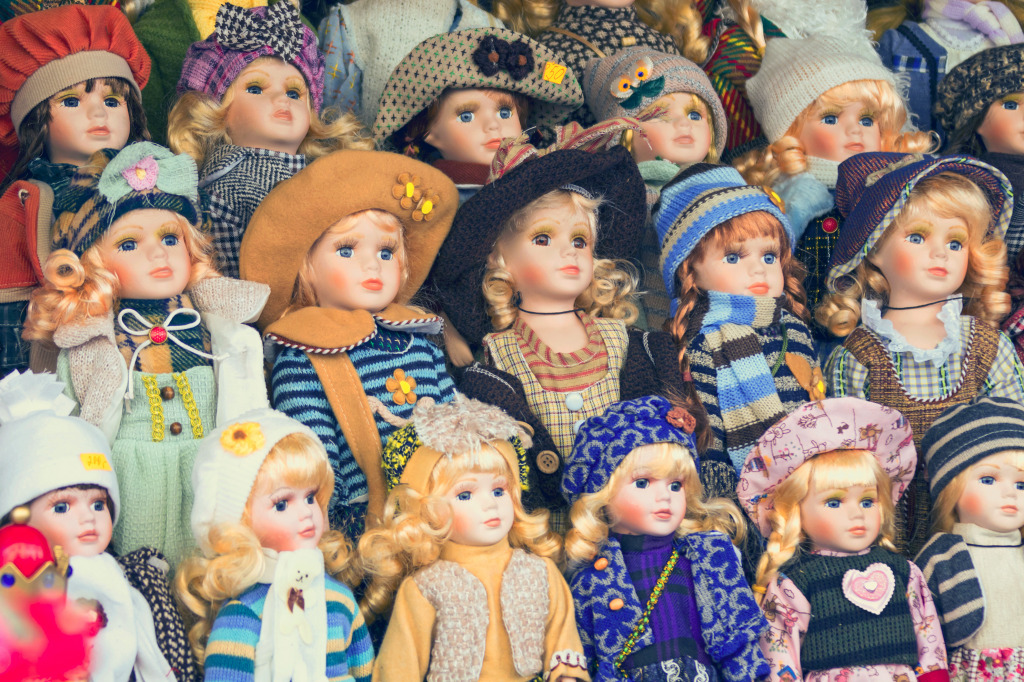 Коллекционные куклы в Праге jigsaw puzzle in Пазл дня puzzles on TheJigsawPuzzles.com