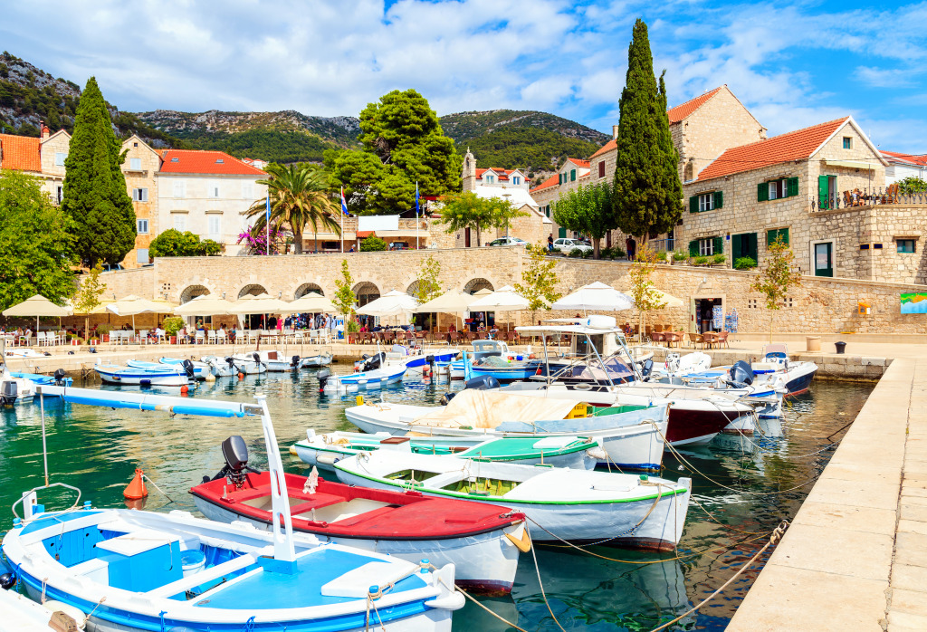 View of Bol Port With Fishing Boats jigsaw puzzle in Great Sightings puzzles on TheJigsawPuzzles.com