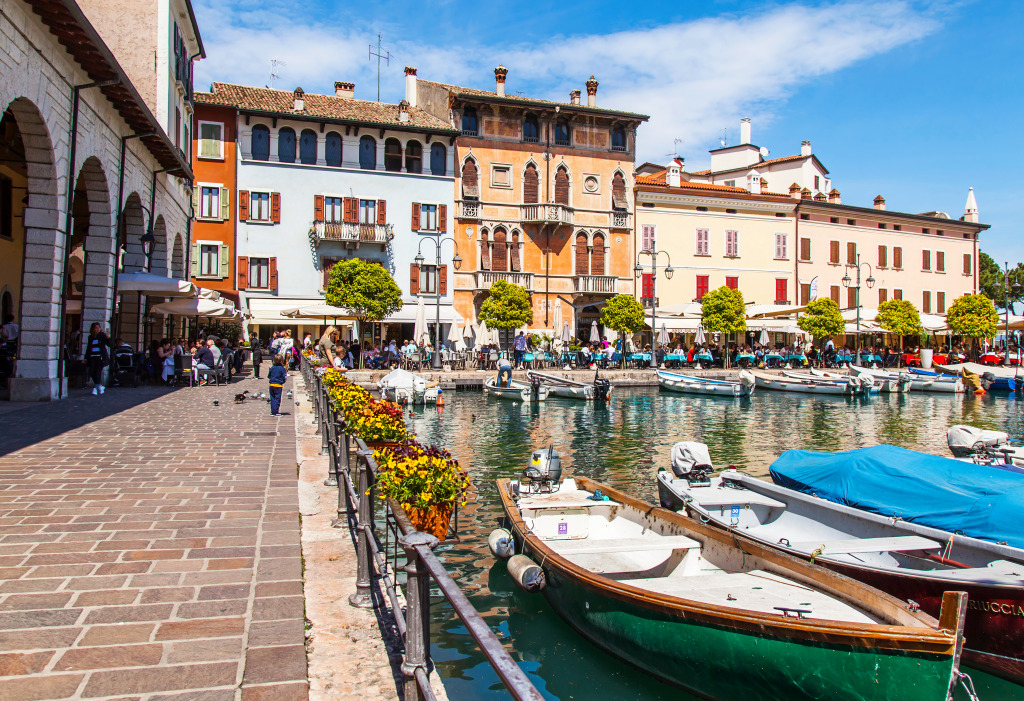 A Picturesque Bay in Desenzano Del Garda jigsaw puzzle in Street View puzzles on TheJigsawPuzzles.com