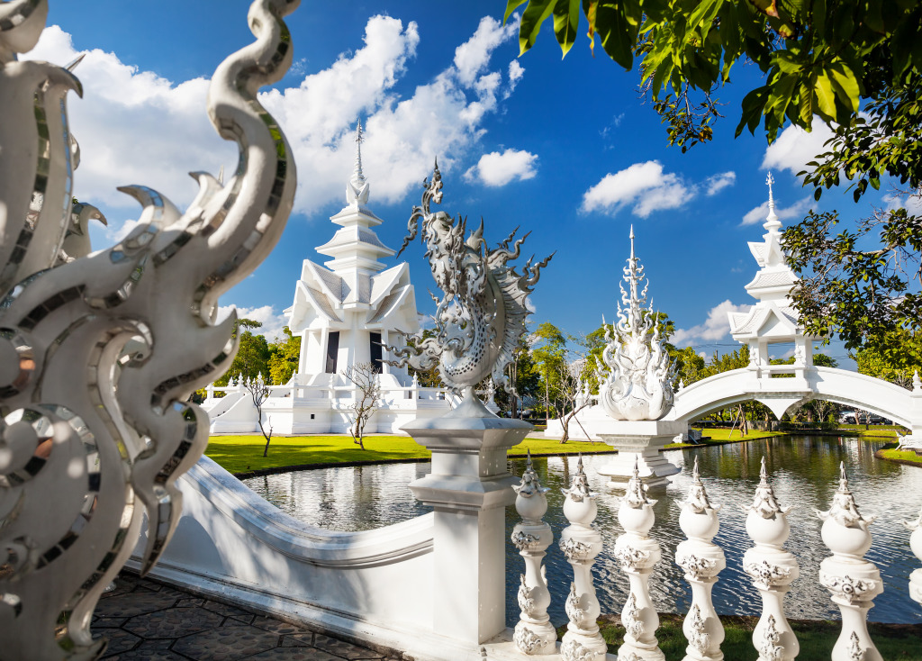 Templo branco em Chiang Rai, Tailândia jigsaw puzzle in Pontes puzzles on TheJigsawPuzzles.com