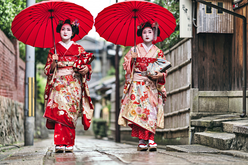 Maiko Geishas in Kyoto, Japan jigsaw puzzle in Puzzle of the Day puzzles on TheJigsawPuzzles.com
