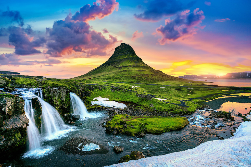 Kirkjufell bei Sonnenaufgang in Island jigsaw puzzle in Puzzle des Tages puzzles on TheJigsawPuzzles.com