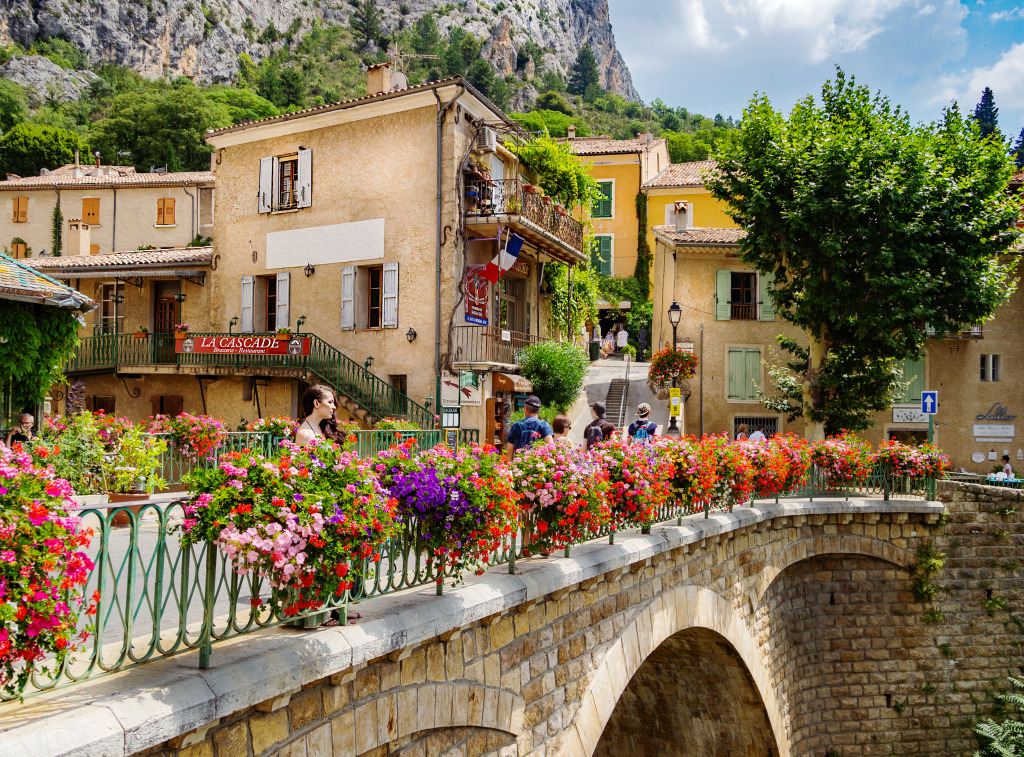 Moustiers-Sainte-Marie, France jigsaw puzzle in Ponts puzzles on TheJigsawPuzzles.com