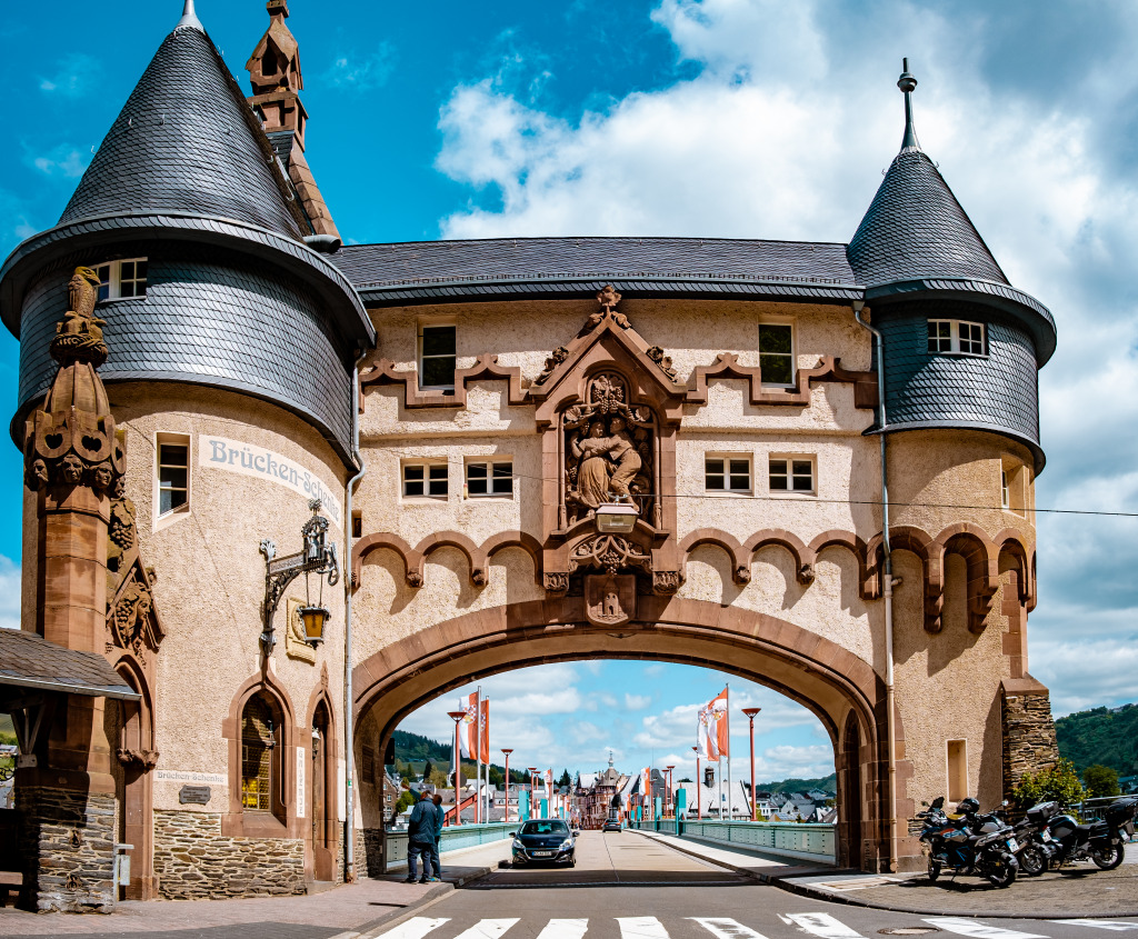 Bridge Gate, Traben-Trarbach, Germany jigsaw puzzle in Castles puzzles on TheJigsawPuzzles.com
