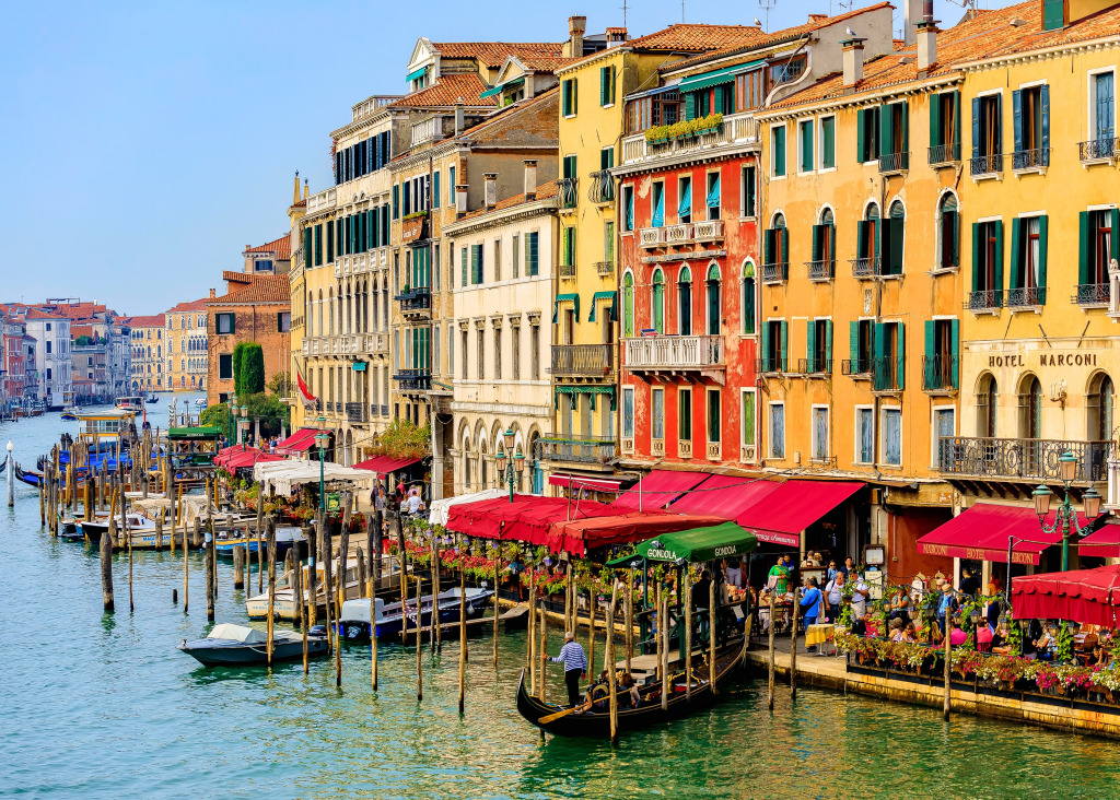 Picturesque Building Facades on the Grand Canal jigsaw puzzle in Puzzle of the Day puzzles on TheJigsawPuzzles.com