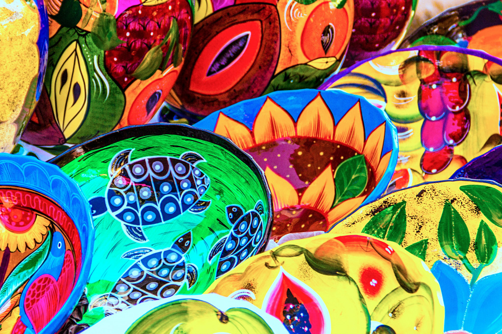 Poterie mexicaine colorée à la main jigsaw puzzle in Macrophotographie puzzles on TheJigsawPuzzles.com