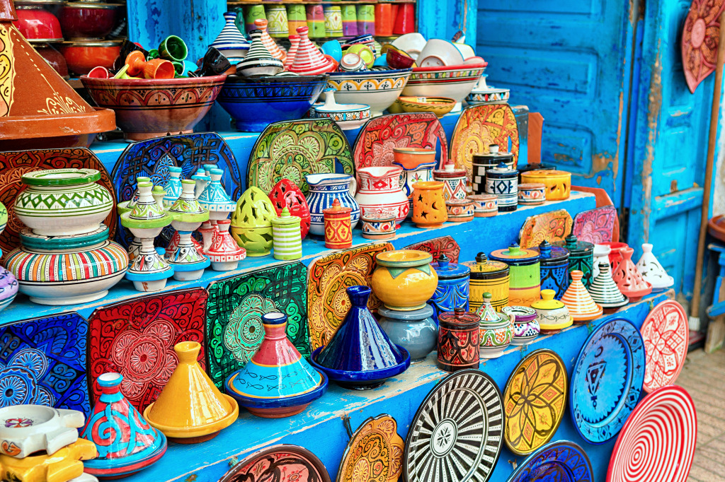 Bunte Keramik in einem marokkanischen Geschäft jigsaw puzzle in Handgemacht puzzles on TheJigsawPuzzles.com