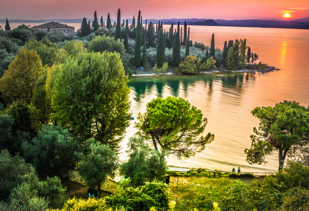 Beautiful Sunset over Lake Garda, Italy jigsaw puzzle in Great Sightings puzzles on TheJigsawPuzzles.com