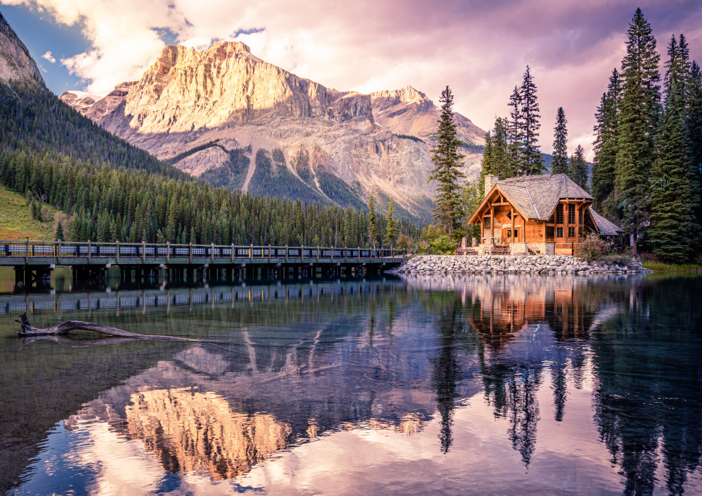 Emerald Lake in Yoho National Park, Canada jigsaw puzzle in Great Sightings puzzles on TheJigsawPuzzles.com