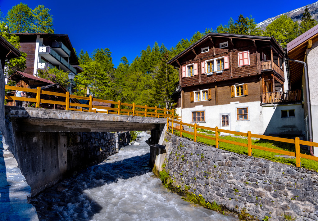 Fluss und Chalets in einem Schweizer Dorf in den Alpen jigsaw puzzle in Brücken puzzles on TheJigsawPuzzles.com