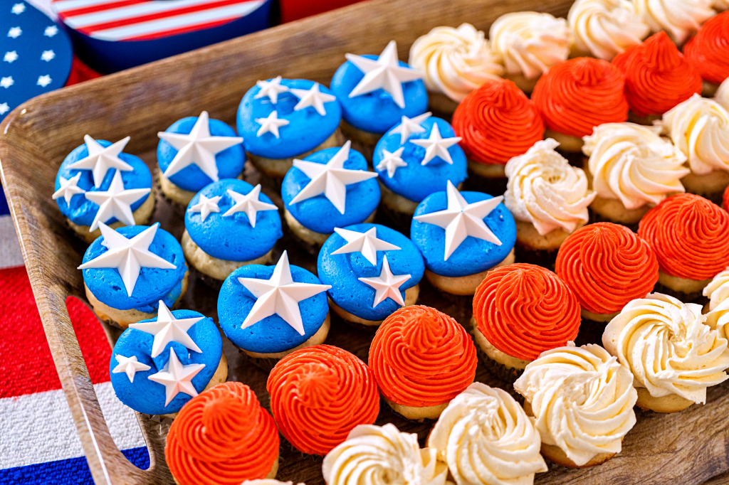 Cupcakes in American Flag Colors jigsaw puzzle in Macro puzzles on TheJigsawPuzzles.com