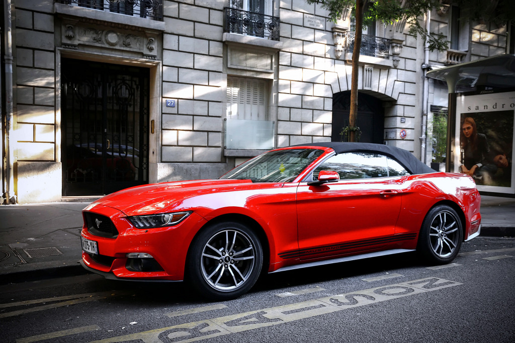 Ford Mustang Convertible in Paris, France jigsaw puzzle in Cars & Bikes puzzles on TheJigsawPuzzles.com