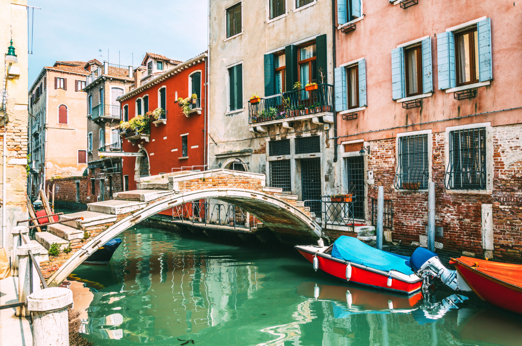 Beautiful Street in Venice, Italy jigsaw puzzle in Bridges puzzles on TheJigsawPuzzles.com