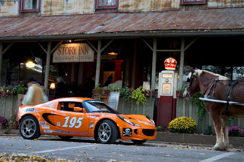 Lotus Elise at the Story Inn jigsaw puzzle in Puzzle du jour puzzles on TheJigsawPuzzles.com