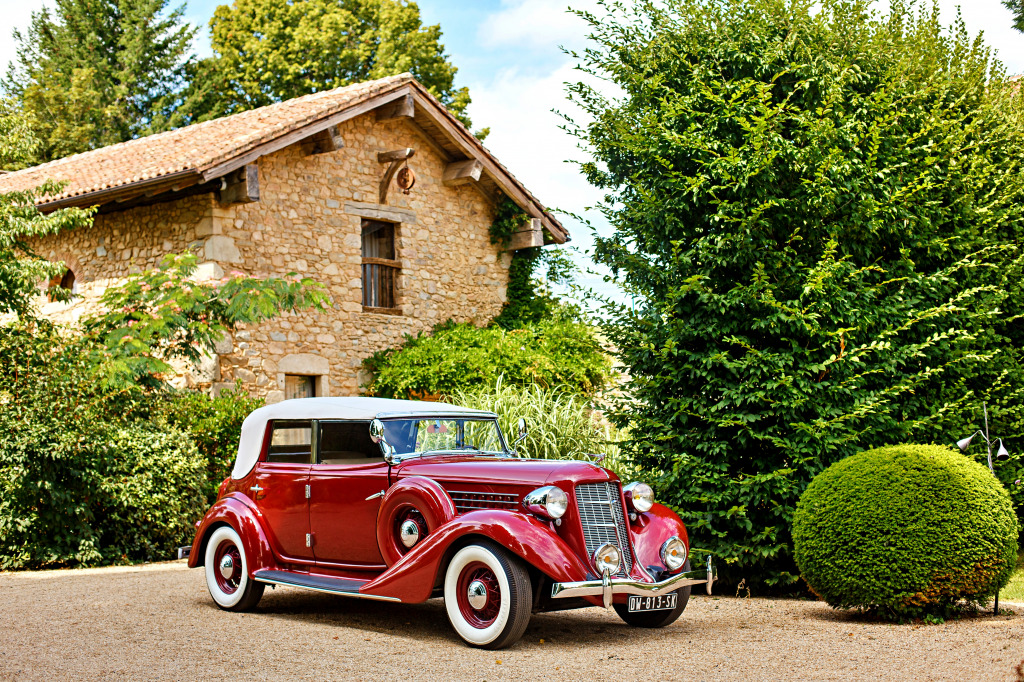 Oldtimer Auburn 654 in Bordeaux, Frankreich jigsaw puzzle in Autos & Motorräder puzzles on TheJigsawPuzzles.com