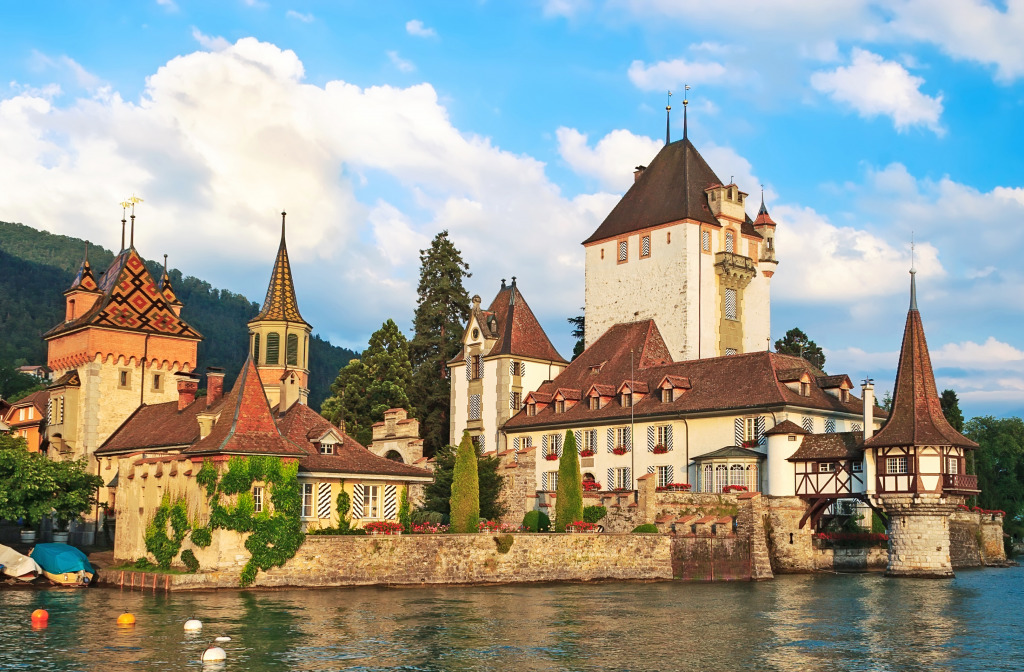 Oberhofen Castle on Lake Thun, Switzerland jigsaw puzzle in Castles puzzles on TheJigsawPuzzles.com